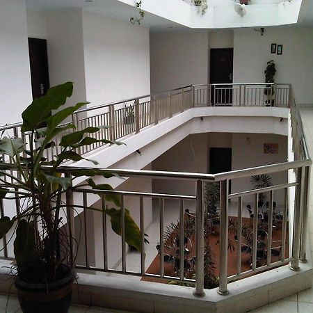 Hotel Lucky Inn Manado Kültér fotó