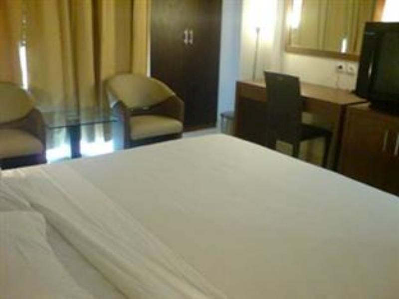 Hotel Lucky Inn Manado Kültér fotó