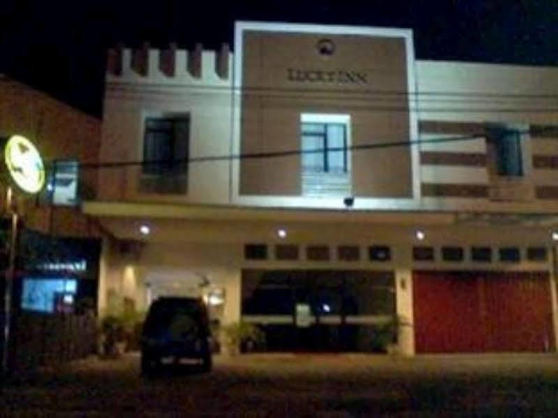 Hotel Lucky Inn Manado Kültér fotó